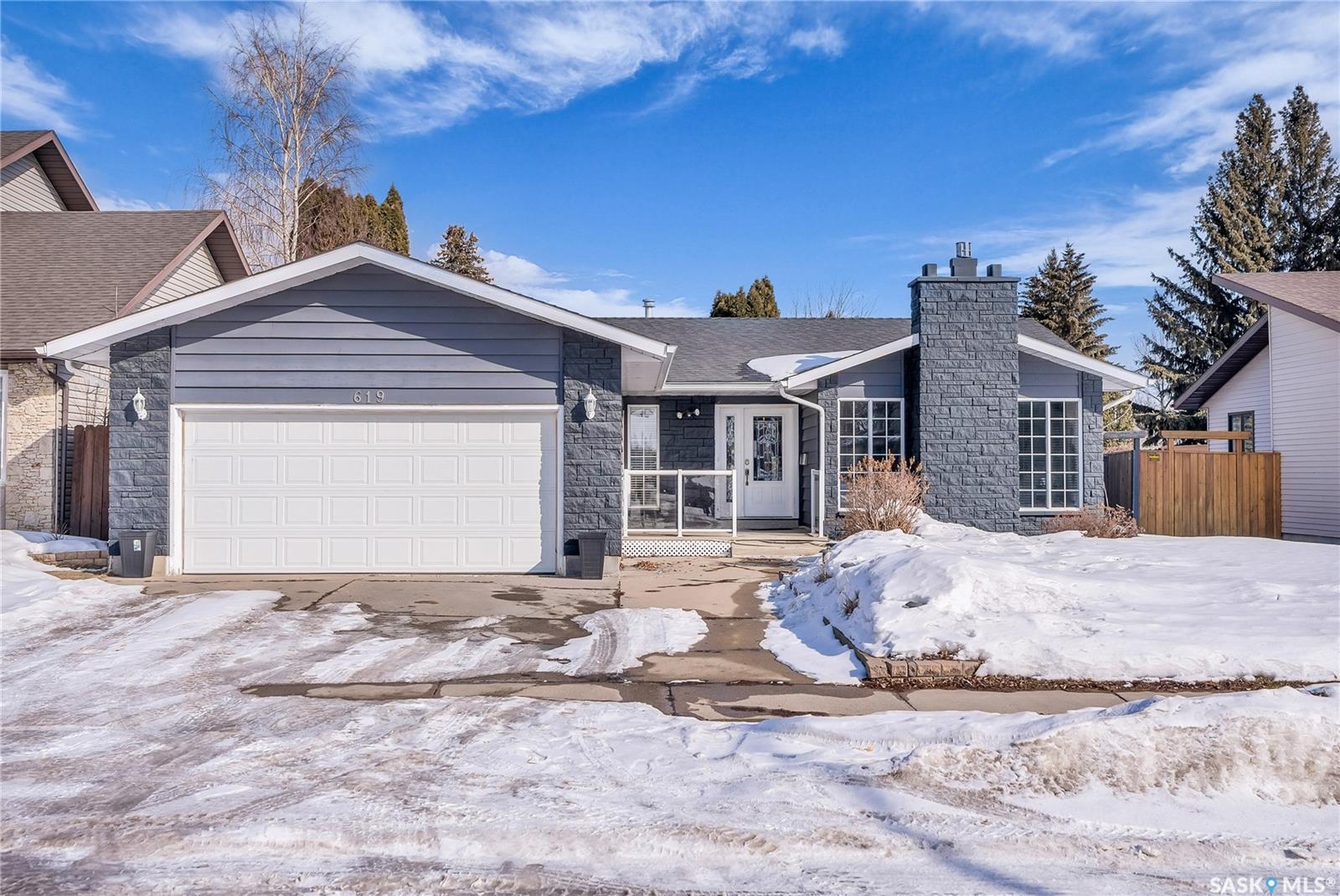  Spacious 3-bed, 3-bath Lakeview bungalow with updates, fireplaces, and private yard. A must-see family home!